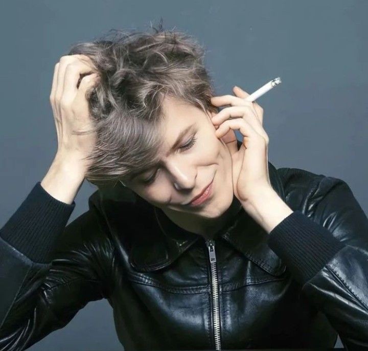 idksorry01's tweet image. He would've been 79 today Happy birthday David Bowie you literally changed so many lives and left such an influential legacy ♥️