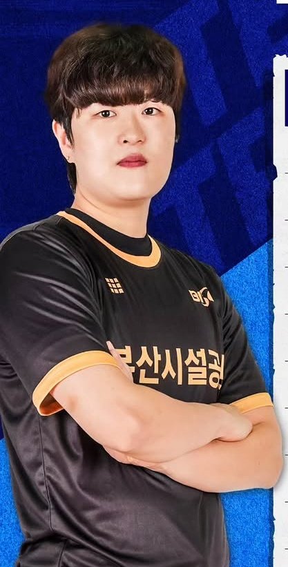urmavitamin's tweet photo. 우리애 퉁퉁 부은거봐 누가 아침부터 프로필 찍었니 https://t.co/zRVJvjm3I4