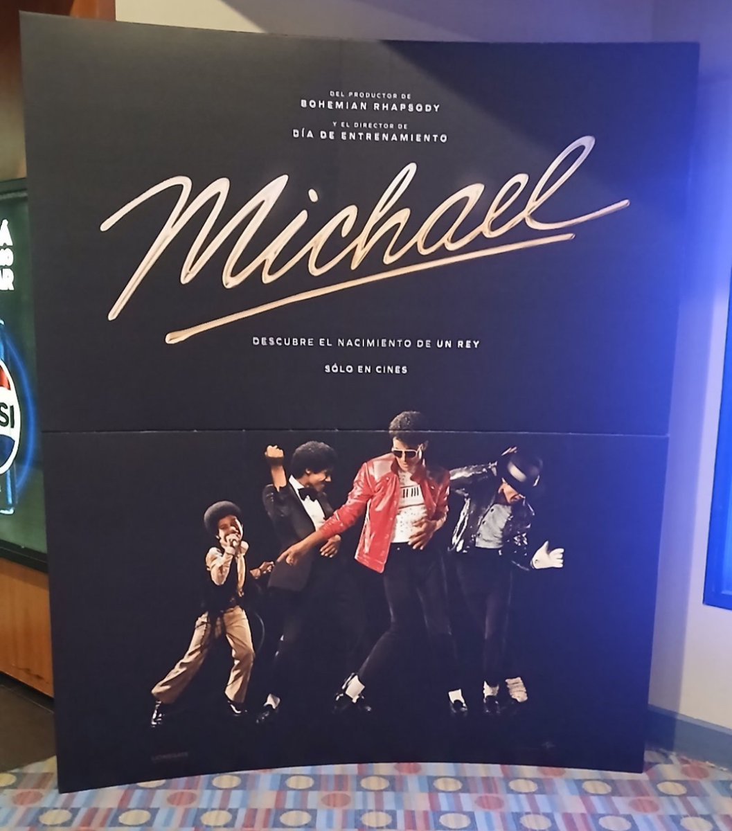 SunshineMJ5's tweet image. The black background looks so much better