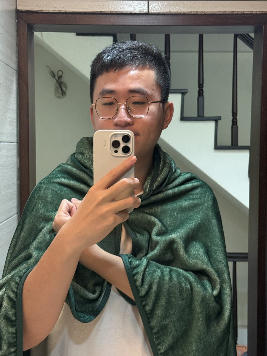 久久的浮出水面
目前在家都穿這樣😍