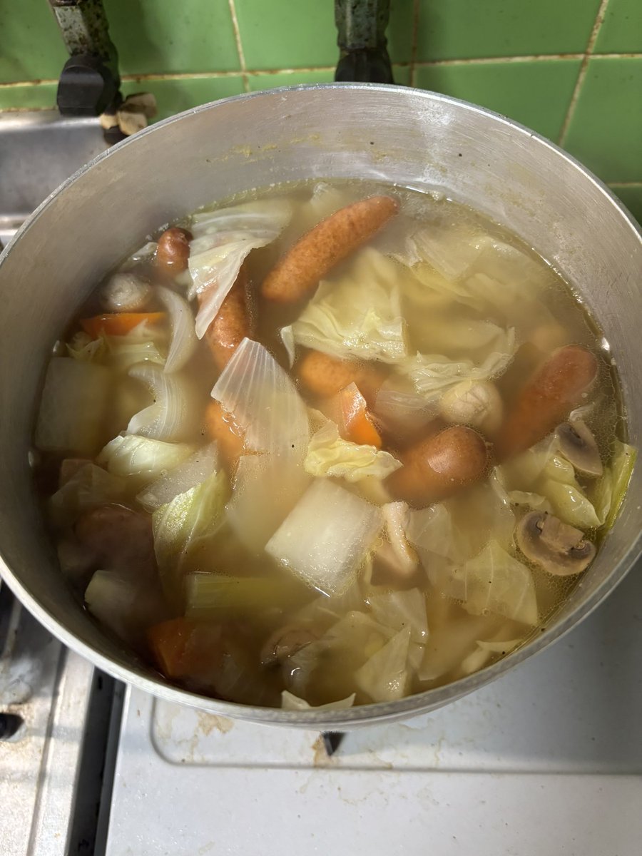 昨日の夜は七草だったけど皆さんは七草粥を食べましたか？
私は七草粥を食べずに、ポトフを作って食べました😆
ひとり暮らしなのに完全に作り過ぎ😖