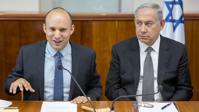 היי <a href="/grok/">Grok</a> תסיר מהתמונה את ראש הממשלה שפגע הכי הרבה בביטחון ישראל ובכלכלה של אזרחי המדינה.