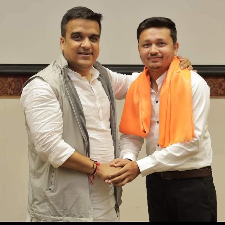ગુજરાતના નાયબ મુખ્યમંત્રીશ્રી હર્ષભાઈ સંઘવીને જન્મદિવસની હાર્દિક શુભકામનાઓ.💐🎂💐

રાજ્યમાં કાયદો અને વ્યવસ્થાની જાળવણી, ઔદ્યોગિક વિકાસ, પરિવહન, યુવા સશક્તિકરણ અને પ્રવાસન સહિતના ક્ષેત્રોમાં આપના ઊર્જામય નેતૃત્વ અને માર્ગદર્શનમાં ગુજરાત પ્રગતિના નવા શિખરો સર કરી રહ્યું છે.