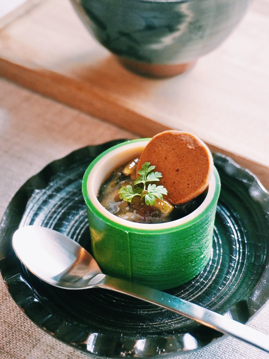 間借りお抹茶カフェ、おやつのお皿も営業日に毎回車で運ぶから、割れないものを選びました。