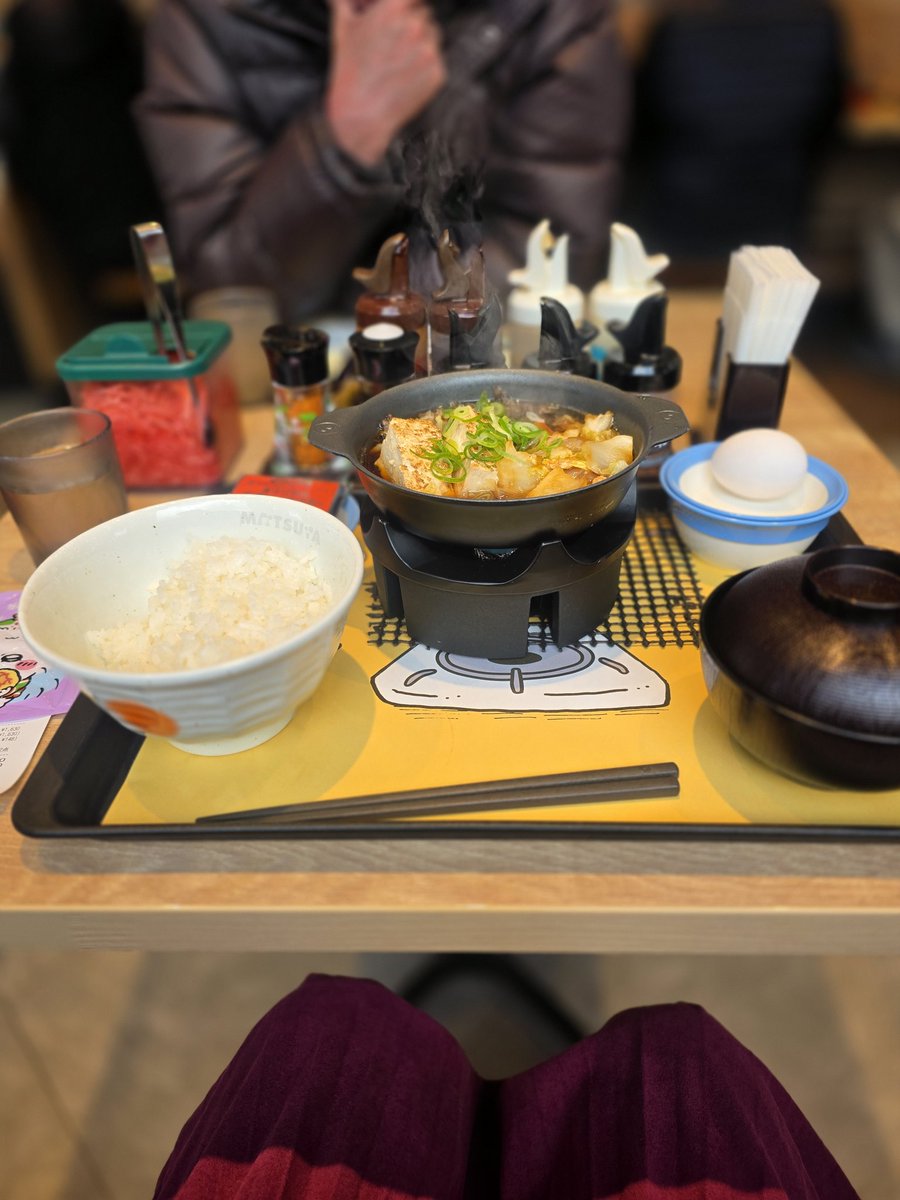 店員さんが「すいません……」って言いに来るくらい提供は遅れたし、ちいかわのヨウジも刺さってなかったけど、アクキーは貰えました😃