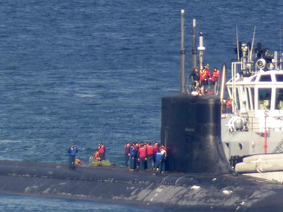 米海軍　潜水艦乗員証 本日午後、横須賀に入港した、米国海軍の原子力潜水艦「シーウルフ(USS