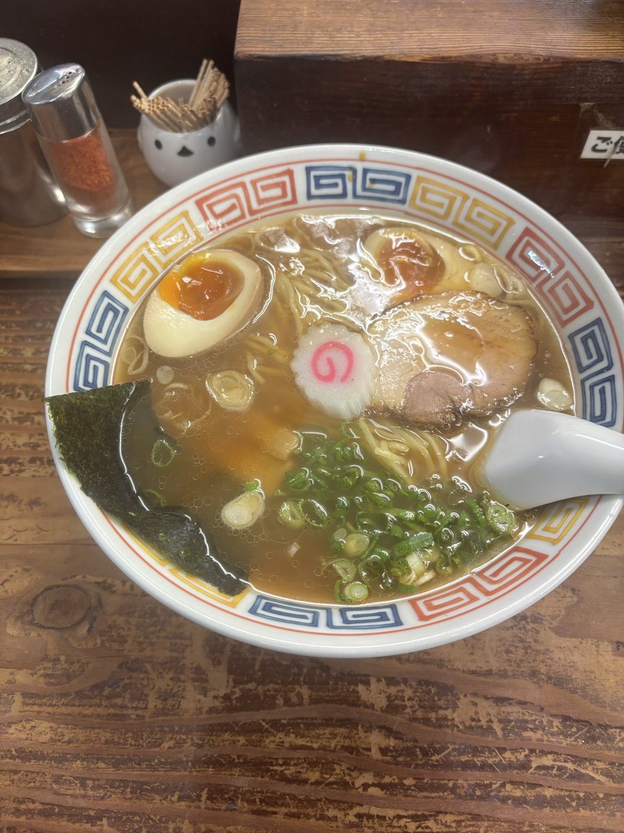 #菜華 中野店
しょうゆ ¥800
トッピング:味付玉子+¥100
味:★★★★★
量:★★★★☆
コスト:★★★★☆
一言:37杯目。煮干し、渋い。創業が。味噌も食べてみたい。夫婦ぽい2人が近い。
#今週のラーメン上甲
#今週のラーメン上甲2025