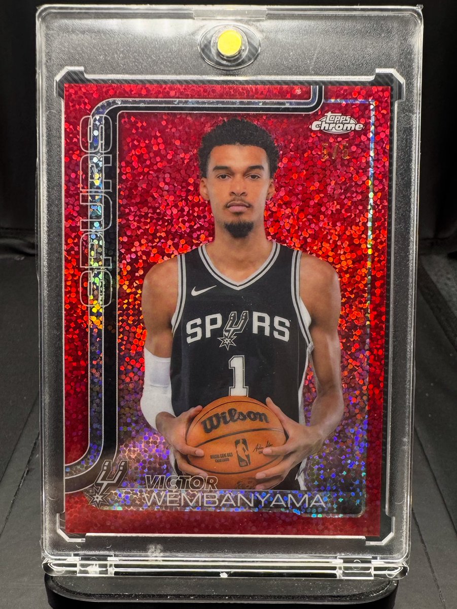 ShotimeSports's tweet image. Hit an absolute bomb tonight, Victor Wembanyama Red Speckle image variation 5/5. 

For sale, retweets appreciated. 
#thehobby