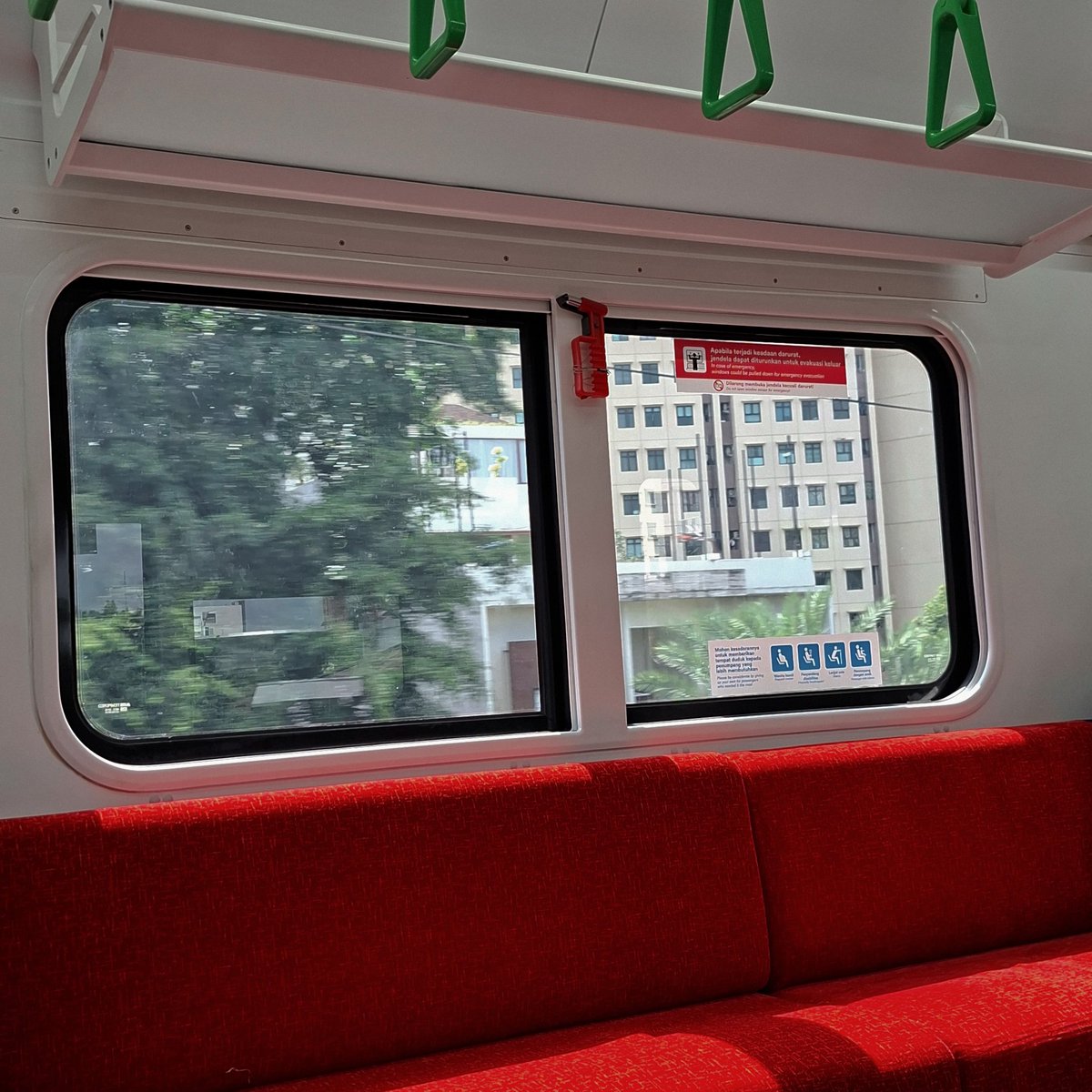 dumbledwar's tweet image. open.spotify.com/track/5J2CHimS…