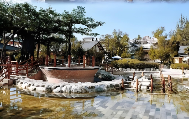 Thisisweinan's tweet image. Deep winter warmth, welcoming 2026.
At the foot of Mount Huashan in Weinan, soak in a natural hot spring rising from 2,600 meters underground at 105°C, rich in minerals and deeply soothing.
One pool of warmth, a fresh start for the year ahead.
#Weinan #Huashan #HotSpring