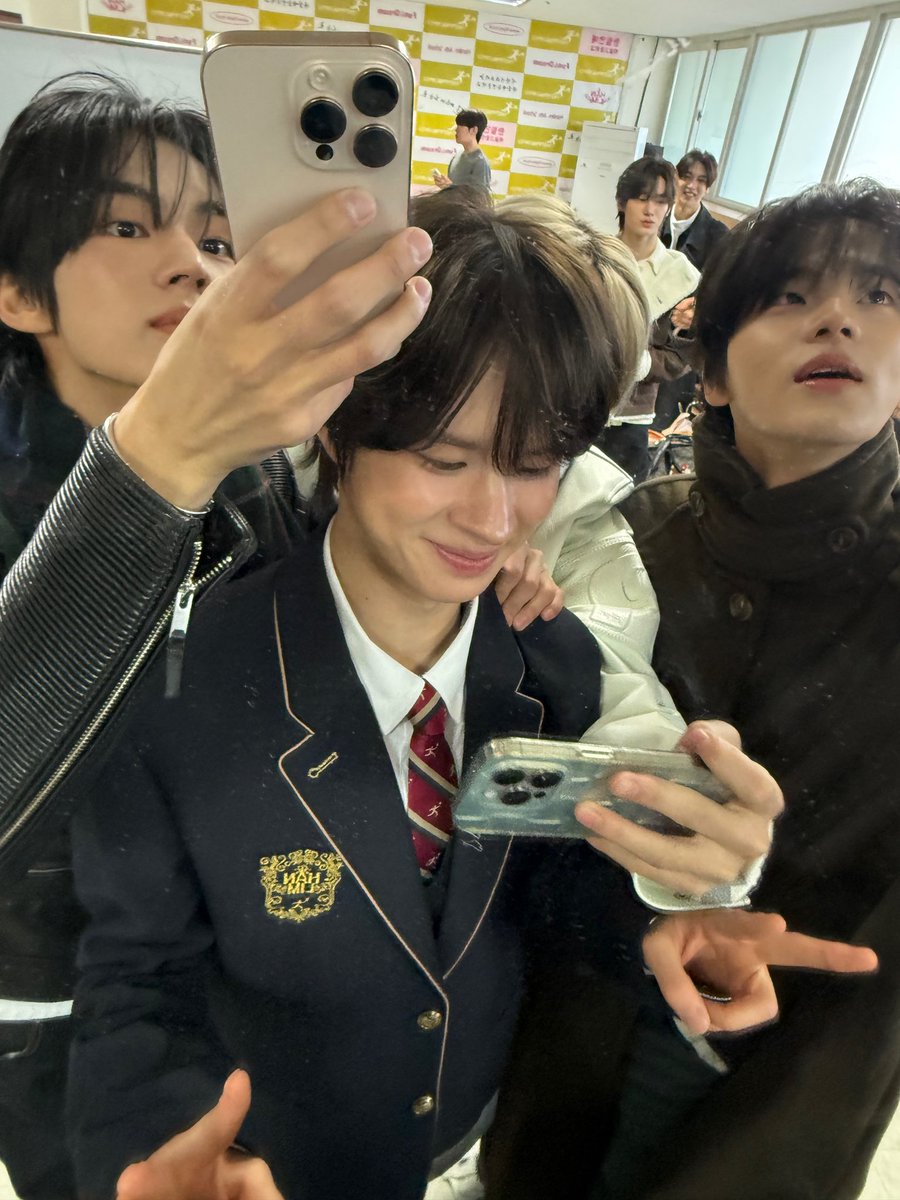 dayswithtws's tweet photo. with dohoon hyung hihi
#KYUNGraduationDay https://t.co/cF6Iq6AvVa