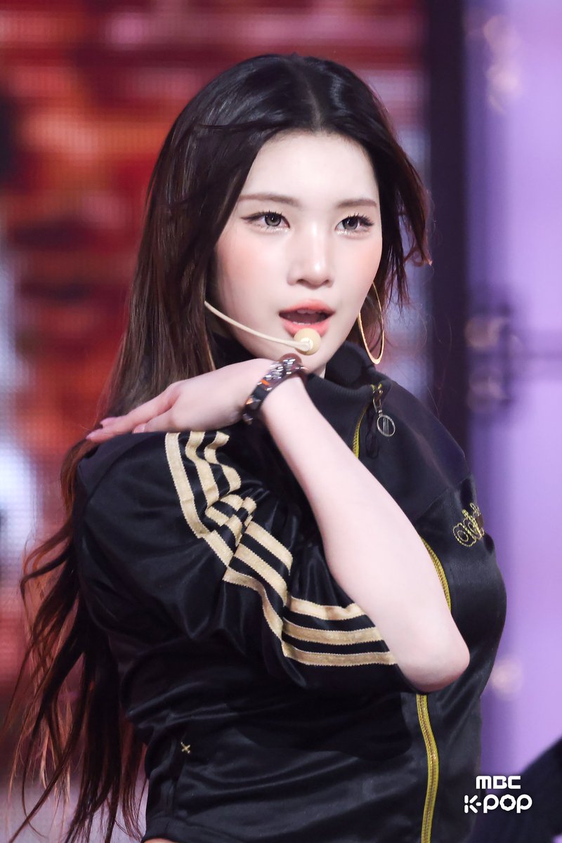 MBC_entertain's tweet image. ✨2025 MBC 가요대제전 현장포토✨ - 지우&amp;amp;주은&amp;amp;에이나