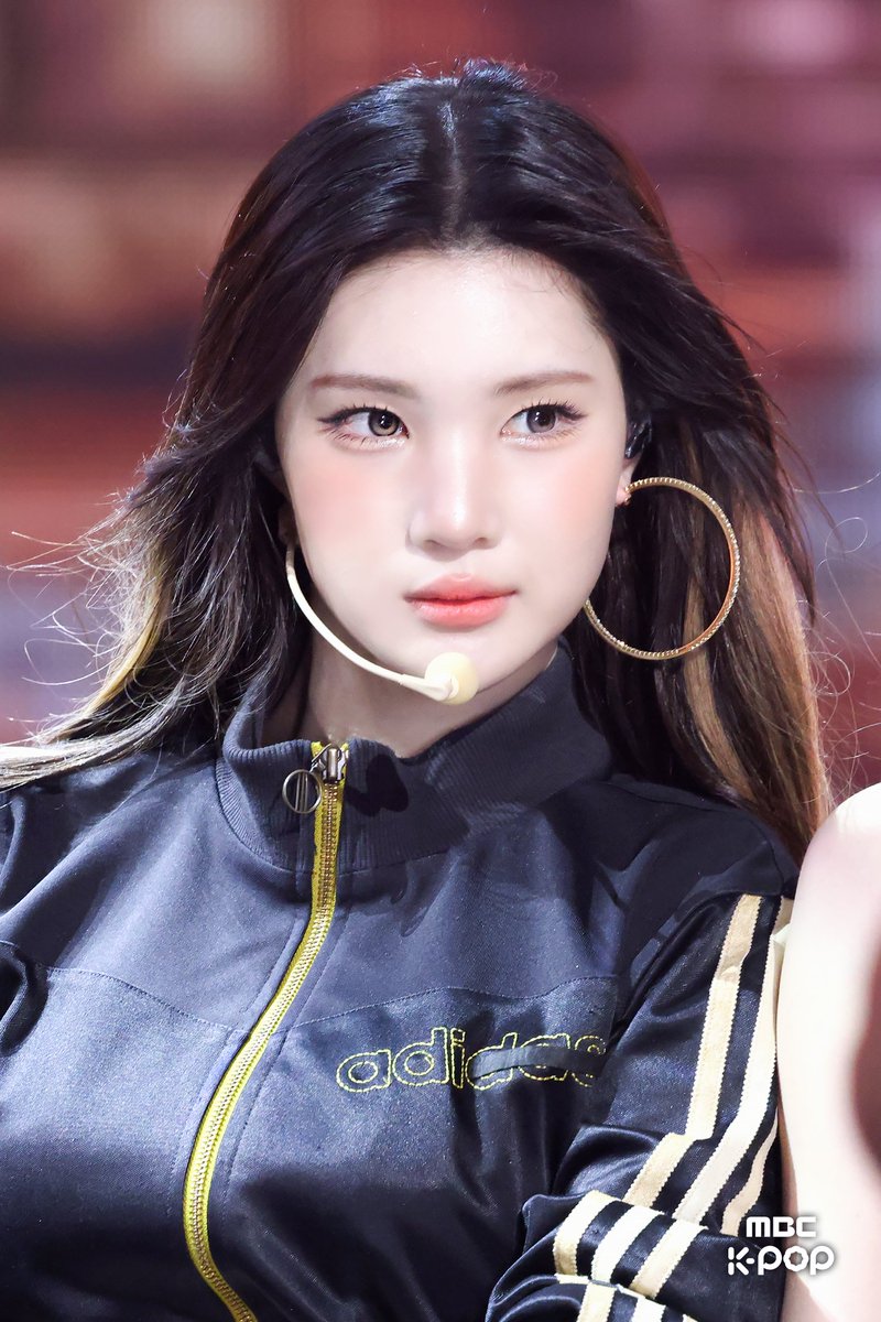 MBC_entertain's tweet image. ✨2025 MBC 가요대제전 현장포토✨ - 지우&amp;amp;주은&amp;amp;에이나