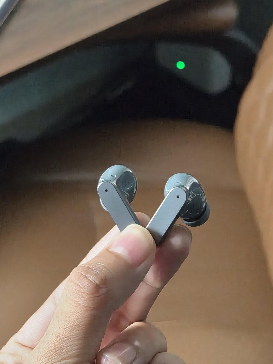 techdot23's tweet photo. Realme Buds Air 8 🔥
● Amazing Sound Quality
● Best Deisgn
●Good Price ♨️

#realmeBudsAir8 #realme16ProSeries #techdot https://t.co/WeQYjfpR9q