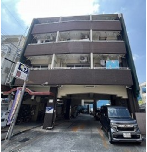 oki_chu_okinawa's tweet photo. 🌞沖縄県物件情報
🏠 アメニティーハウスみやぎ
📍沖縄県那覇市字安里
💰 家賃：5万500円
✨ おすすめポイント
「エレベーター/バルコニー家具・家電付/エアコン/ネット使用料不要/敷金不要」

🚌交通
沖縄都市モノレール��里駅「崇元寺」バス停下車徒歩2分

#沖縄賃貸 #仲介手数料半額 #那覇市 https://t.co/UGALWuql9N