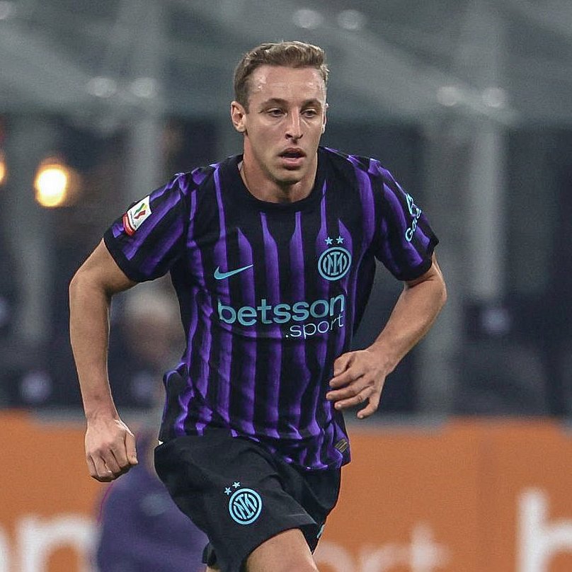 juven_xtra's tweet photo. 🏅 @FabrizioRomano: "The Frattesi-Juventus situation has stalled somewhat. ⛔️

For Juventus, it would mean investing €35M, given that Inter want a loan with a guaranteed option." https://t.co/jwkjklDQOT