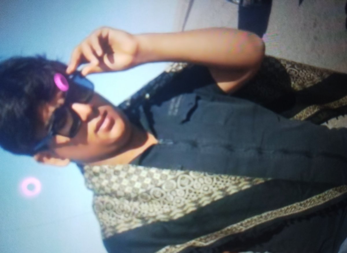 دریافتی
توروخدا عکس پسرعموی منم بذار توروخدا  دو شبه گرفتنش بعد گفتن سند بیارید سند که بردیم گفتن کسی ب این اسم اینجا نیست  شهرستان نی ریز گرفتنش حالا میگن برید شیراز دنبالش بگردید اسمش علی اکبر بامری ۱۷سالشه همش بابا هم نداره الهی بمیرم من😭 😭