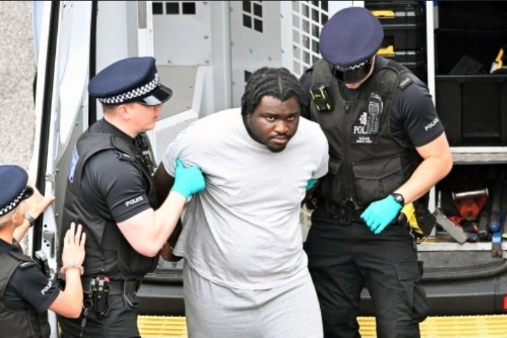 EverydayBritain's tweet image. BREAKING: Man pleads GUILTY to attempted murder of British Army officer Lt Col Mark Teeton
Anthony Esan, 25, admitted stabbing the soldier repeatedly near Brompton Barracks in Kent (July 2024). He also pleaded guilty to possessing bladed weapons.
Plea entered via video from…