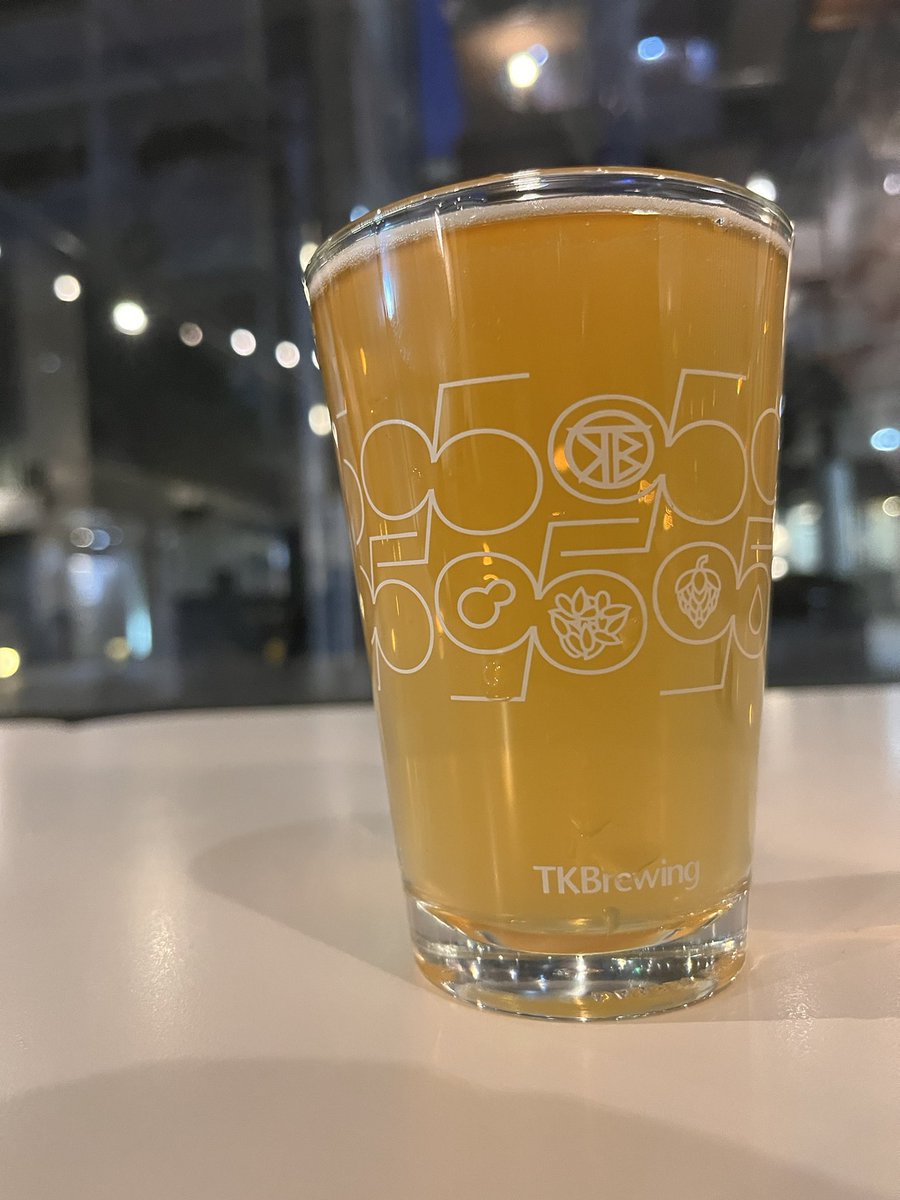 beer_telling's tweet photo. #TKBrewing のSugi Daddy 2026。新年に合わせて削り立ての杉が香る一杯!
とはいえそこまで強く香るわけではなく、ほのかに木の香り。そしてSMaSH(単一ホップ&麦芽)な構成でシンプルさがスッキリ飲ませる。飲みやすいけど香りがある…いいですねー!流石のTKBrewing!良いねえ! https://t.co/nni5rocFbn