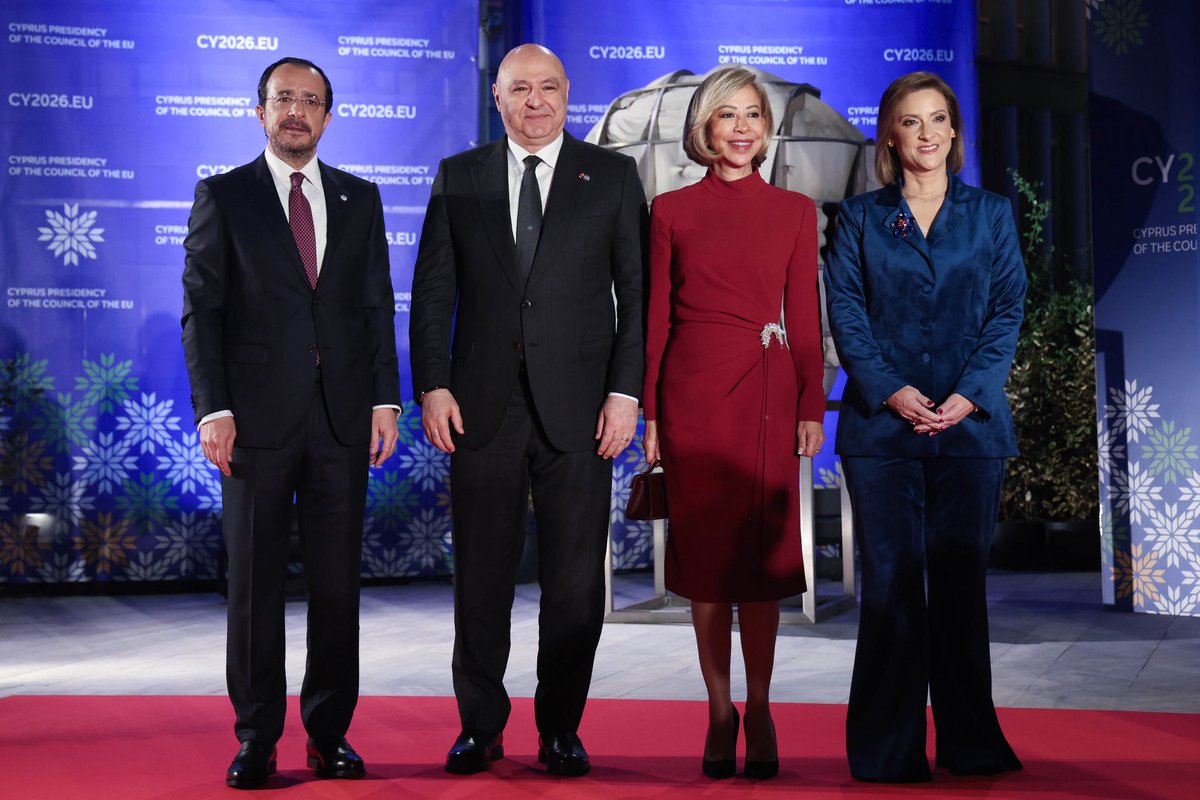 First Lady Nehmat Aoun - نعمت عون tweet media