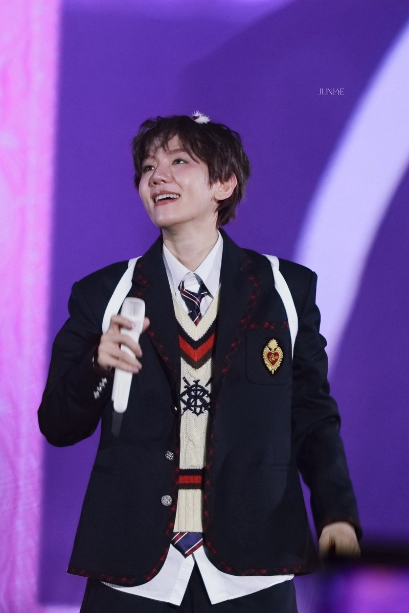 cryforpineapple's tweet image. 늘 행복하고, 근심 걱정 없고, 의심 없는 삶을 살기를 바랍니다. 당신이 많은 이들에게 빛을 가져다주듯, 세상 또한 언제나 당신을 따뜻하게 대해주기를 바랍니다 포기하지 않고 계속 나아가줘서 고마워요. 저는 언제나 제가 할 수 있는 모든 방법으로 당신 곁에 있을게요 @B_hundred_Hyun
#백현