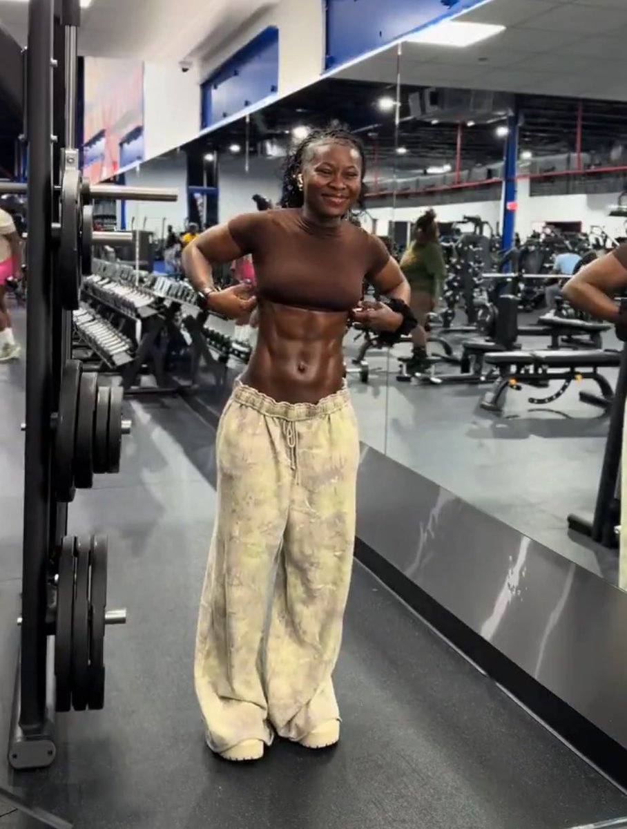 TheDamiForeign's tweet image. Facts about girls built like this?🤔