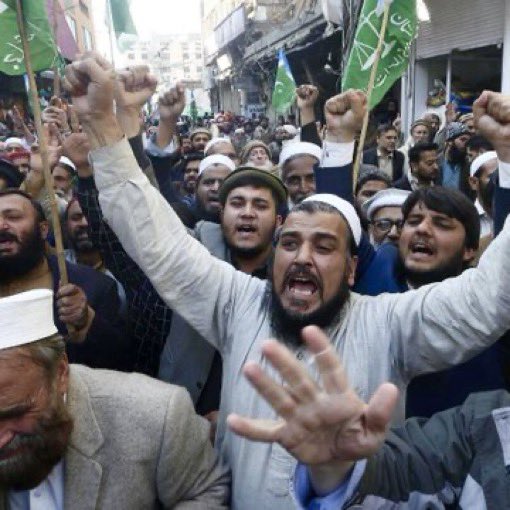 Zq3nhl467327's tweet image. 日本も続け～！🇯🇵

🇩🇰 デンマークのメッテ・フレデリクセン首相は、イスラム教徒を対象に非情な国外退去政策を発表。
彼らが国の生活様式と幸福を脅かしていると主張した。

「あなた達はここにいるべきではない。
私達はあなたたちの無謀な生活様式にうんざりしている。…