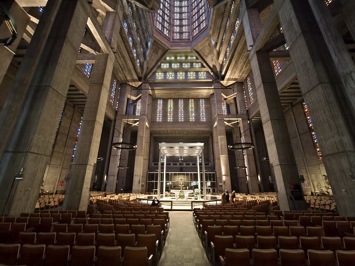 Cathédrale Notre-Dame du Havre et l'église Saint-Joseph
📌 Le Havre 🇫🇷