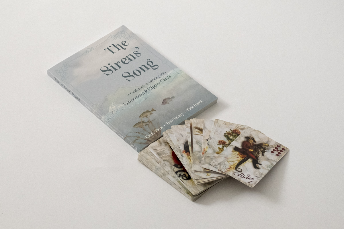 isaacblake1979's tweet image. #CardDeckoftheDay: The Sirens' Song, Includes 40 #LenormandCards, 38 #KipperCards &amp;amp; 144-Page Full Colour Guidebook)

by #CarrieParis (Author), #ToniSavory (Author), #TinaHardt (Contributor)

#WorldDivinationAssociation, Best Deck Release 2023...