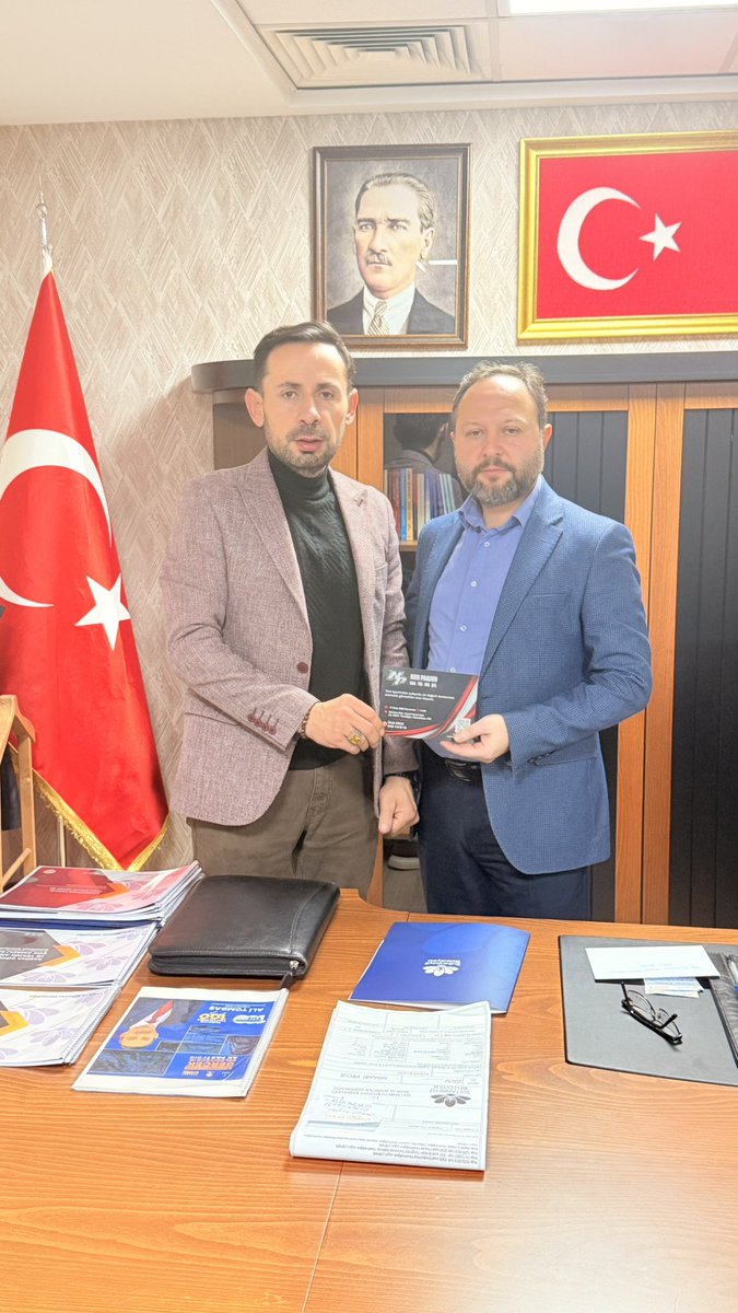 Sultanbeyli Belediye Başkan Yardımcımız, kıymetli hemşehrimiz Adem Demir Bey’e yeni iş yerimizin 17 Ocak’taki açılış davetiyemizi takdim ettik.
Nazik ilgileri ve misafirperverlikleri için teşekkür ediyorum.
Katılımları bizleri onurlandıracaktır.

Ümit ARUK
Nur Panjur San. Tic.