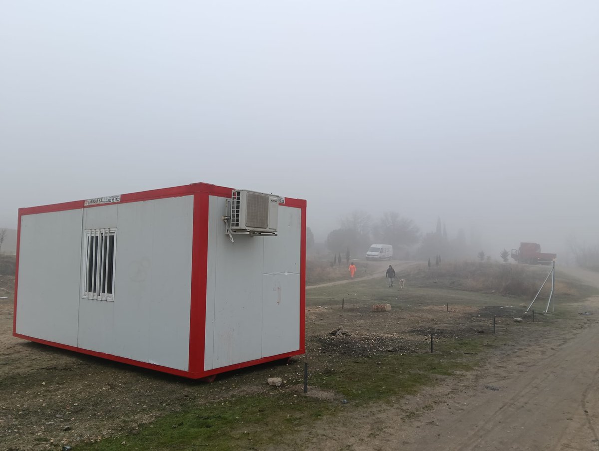 nomegacanton's tweet image. ¿Por qué el @MADRID de @AlmeidaPP_, @bcarabante e @InmaSanzO no pone carteles para informar del motivo de instalar esta caseta de obras en la parcela donde quieren im-poner el #megacantón INDUSTRIAL de #montecarmelo? ¿En esto se traduce una mayoría absoluta? Pronto, #elecciones