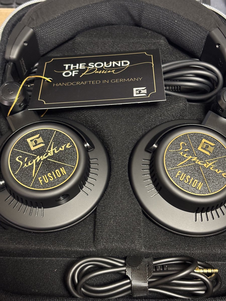 miimoinfo's tweet image. えへへ、うちにも届いてまして。カッコよ。