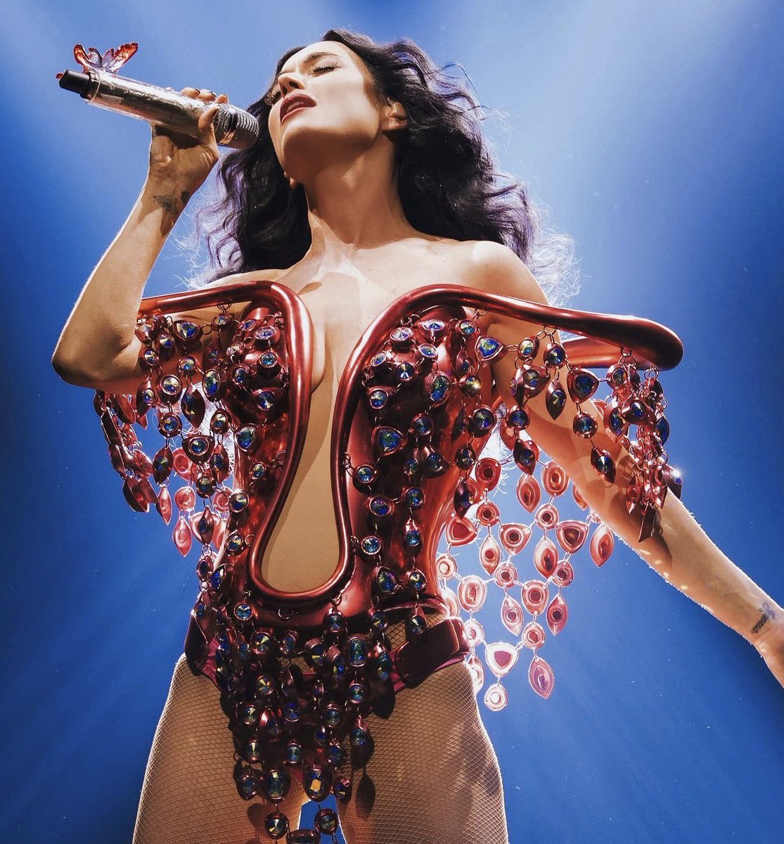 Katy Perry’s ‘Lifetimes’ tour grossed $134 million in ticket sales from its 91-show run.

It also raised $264K for Perry’s Firework Foundation and £81K for the Music Venue Trust.

🔗: billboard.com/pro/katy-perry…