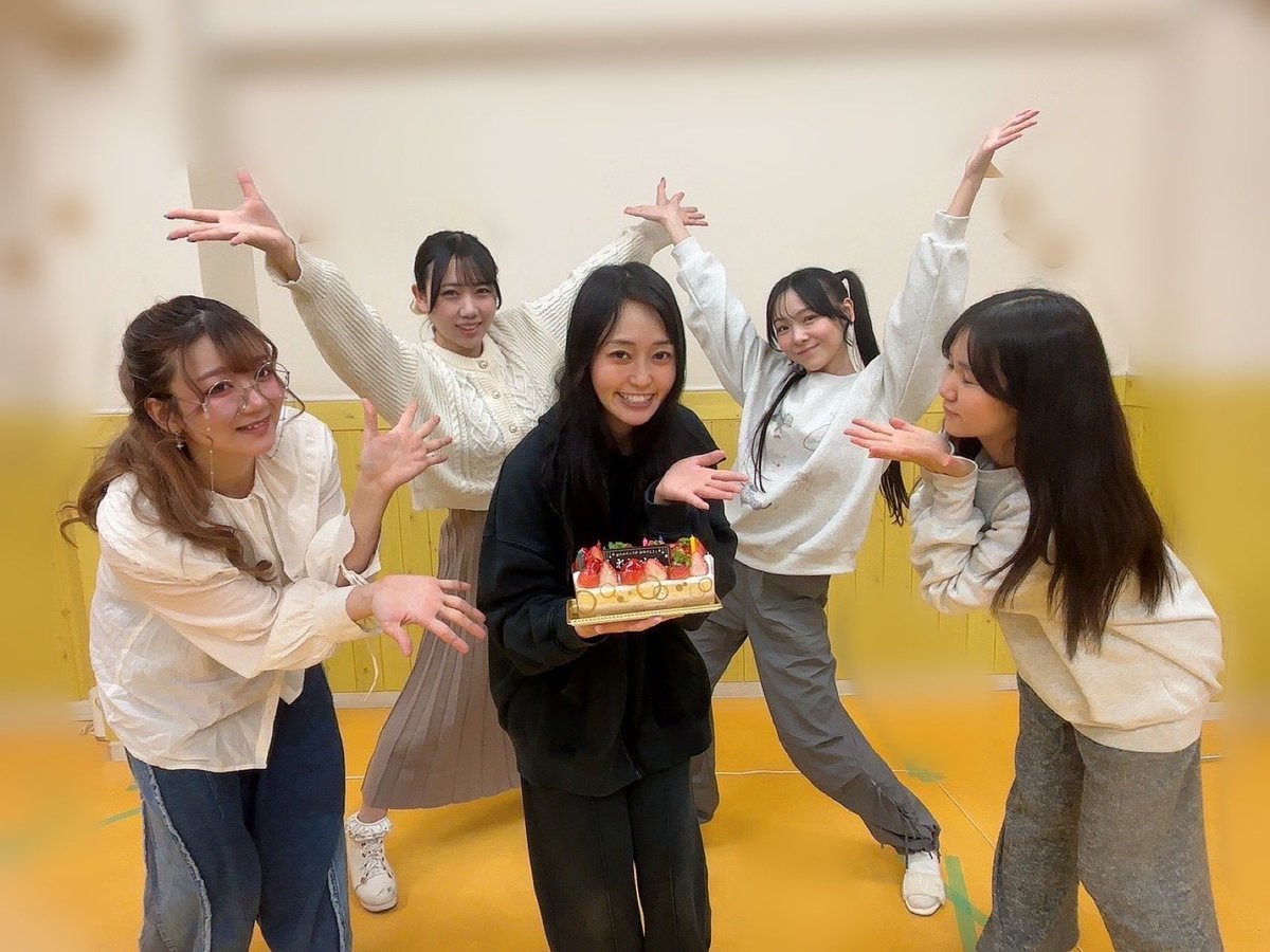 朗読劇「35〜生まれ変わり〜」
まもなく本番です…✨

昨日1/7はれみちゃんのお誕生日ということでみんなでお祝いさせていただきました🎂🎀お誕生日おめでとう〜！

▶︎ L版応援ブロマイドのご予約は本日23:59までです‼️一緒にお祝いしよう💓
https://t.co/9YwYb8zIxt https://t.co/t5Vx7Gn4gs