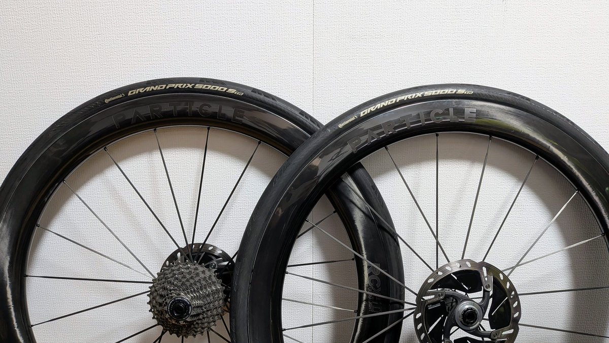 GP5000S TR FLD とマックオフ シーラント GP5000S TR久々に履かせた。さすがにチューブレスタイヤのセットアップ