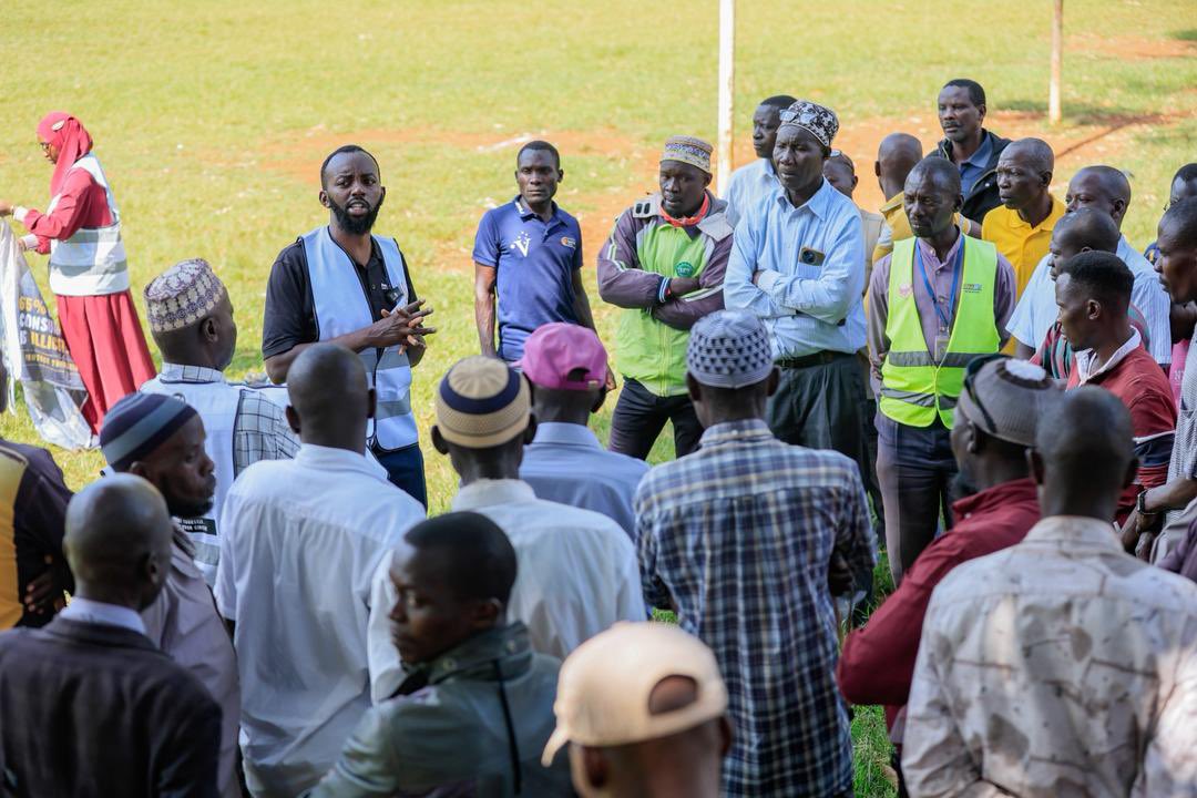 Rachealkyy's tweet image. Today, The Coalition Against Illicit Alcohol Uganda Chapter is in Jinja creating awareness about illicit alcohol. But first do you know what illicit alcohol is?

Stay informed. Stay safe.
#ProtectYourself #ProtectYourCircle