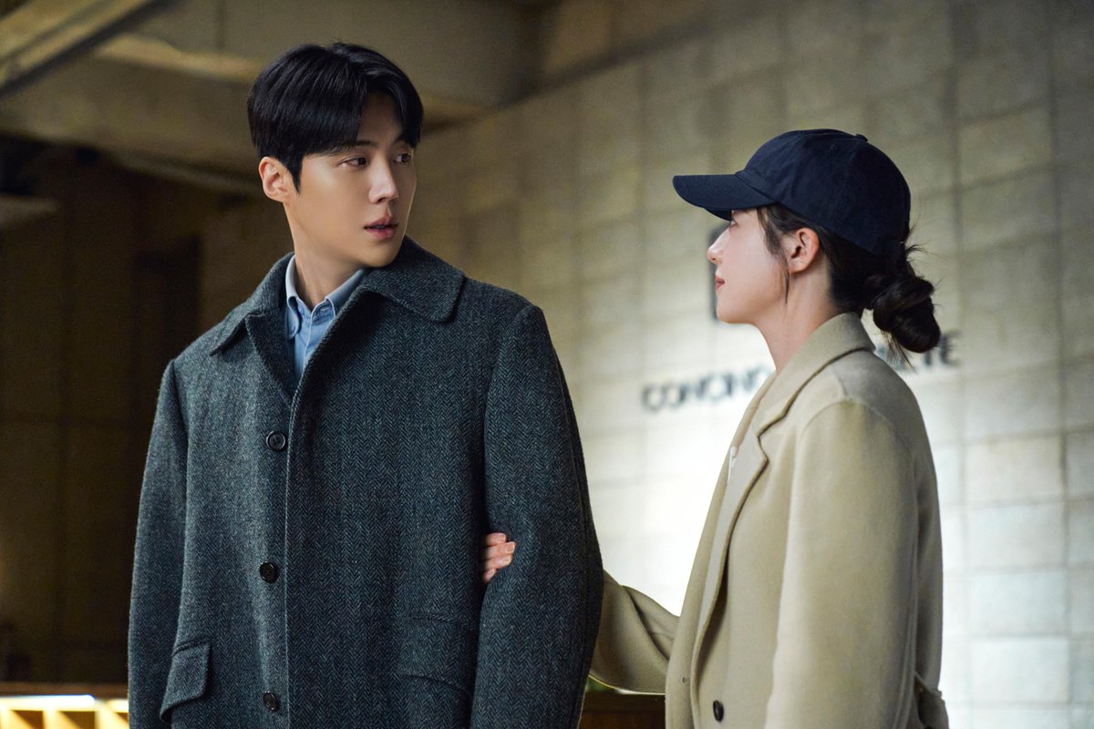 NetflixID's tweet image. Ngeliat foto-fotonya aja, meleyotnya udah berasa 🫠 Mau absen siapa aja yang pada udah nggak sabar nungguin drakor Can This Love Be Translated? tayang 16 Januari di Netflix ☝️