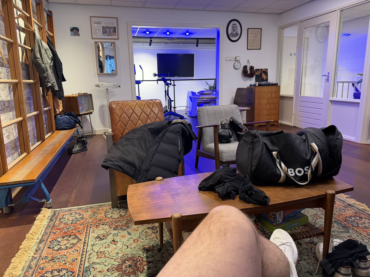 joskeijsper's tweet image. Druk in het boetje! Beneden wordt flink gezweten en ik mag zo weer! #personaltraining #trosfit #alkmaar #blijvenbewegen #parkinson