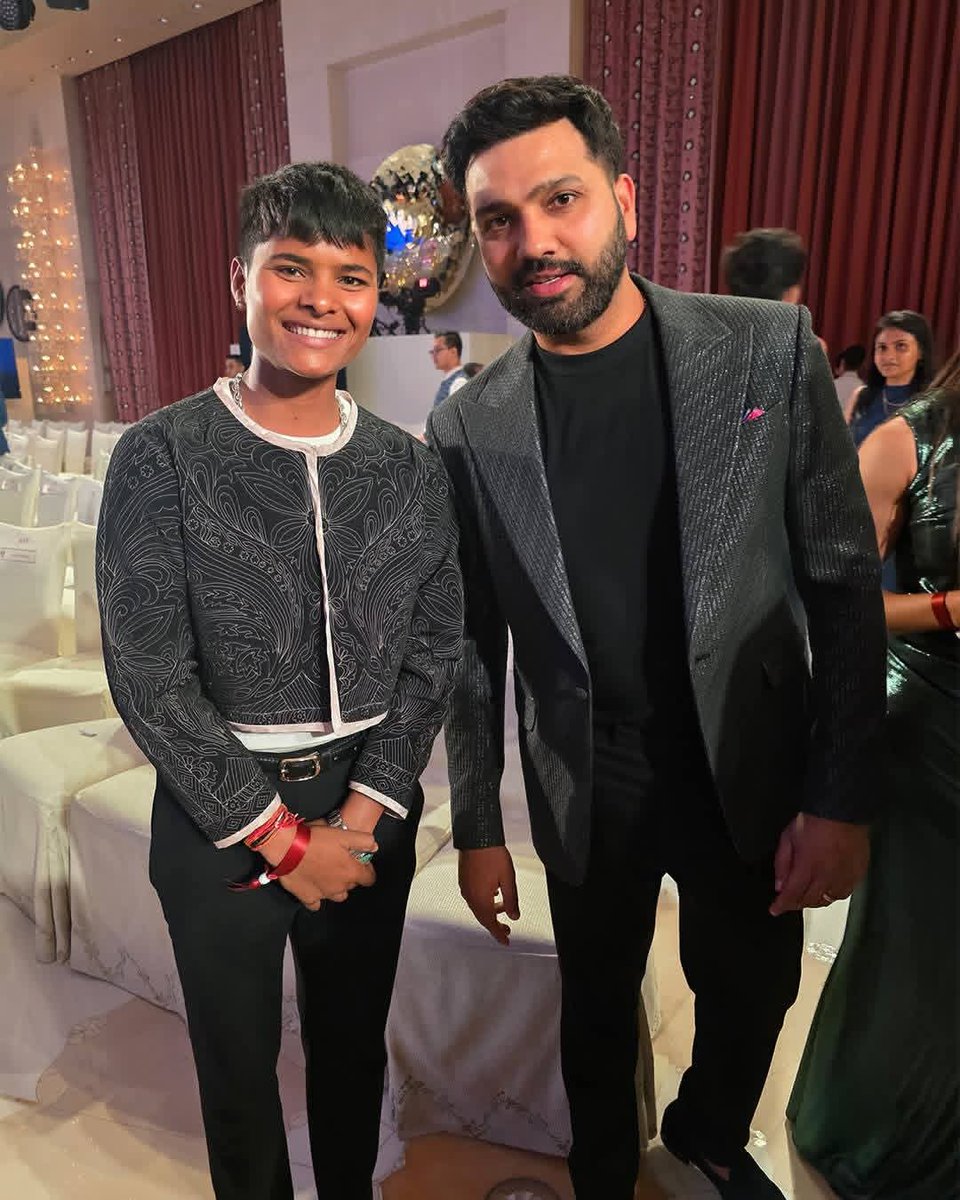krantigaud's tweet photo. I'm a big fan of both of us https://t.co/3E3y1TuSXx
