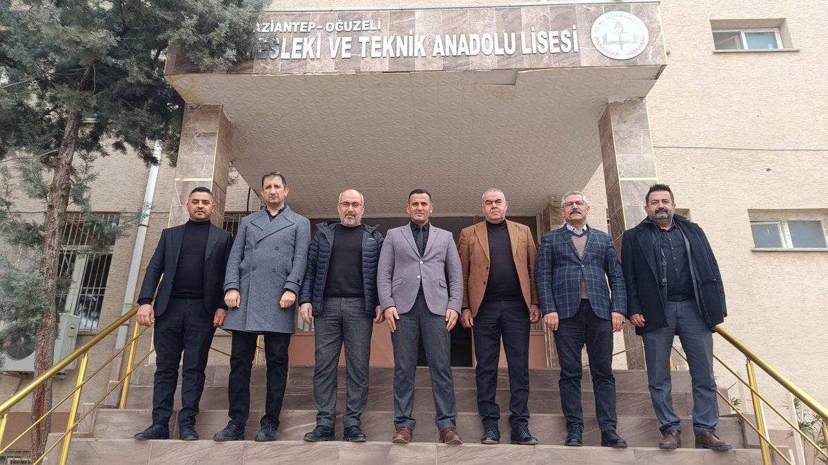 İlçe Millî Eğitim Müdürümüz Mustafa Bozgeyik, Şube Müdürlerimiz Yusuf Alçık, Bünyamin Bozkurt ve Osman Şahin ile birlikte 📍Oğuzeli Mesleki Teknik Anadolu Lisesini ziyaret ederek okulda yürütülen eğitim-öğretim faaliyetlerine ilişkin bilgi aldı.
<a href="/Gaziantep_MEM/">Gaziantep İl Millî Eğitim Müdürlüğü</a>
<a href="/MustafaBozgyk27/">Mustafa Bozgeyik</a>