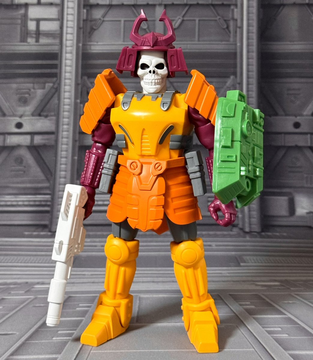 ブラジオン SUPER7より発売の非変形TF！ まずは旧玩具であるプリ