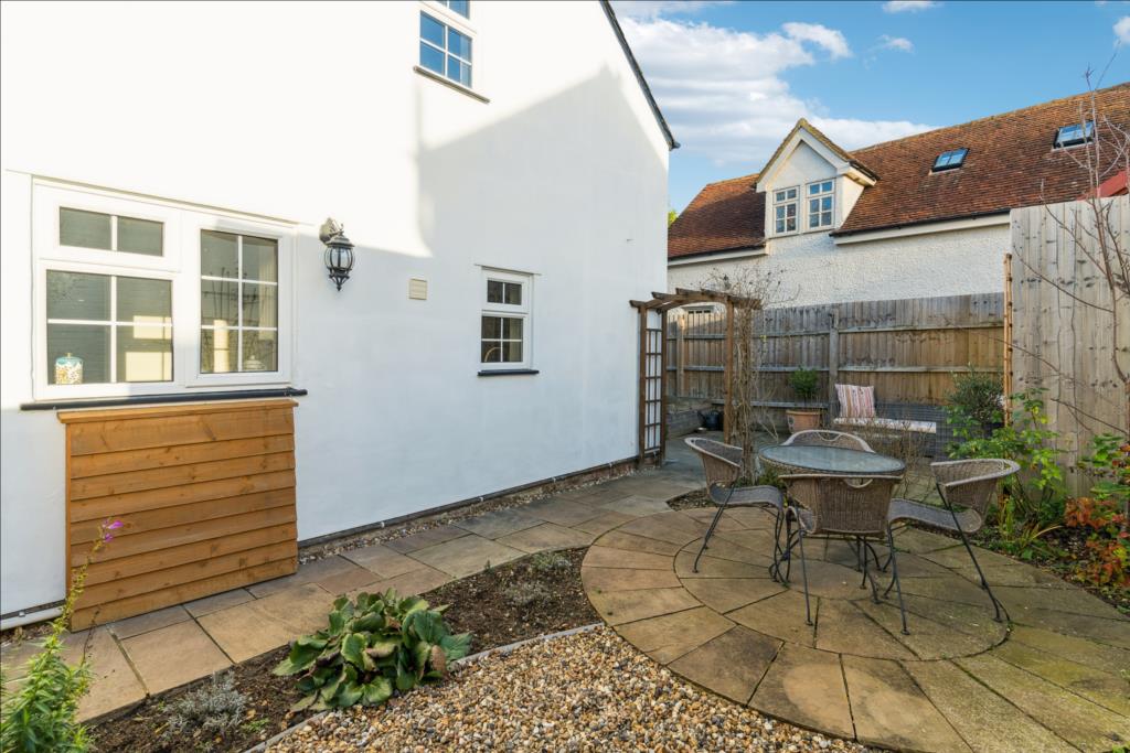 🏠High Street, Pirton, HITCHIN, Hertfordshire, SG5 3PU🏠
💷GUIDE PRICE £450,000💷

🛏Welcome to this charming three-bedroom semi-detached cottage centrally situated in the popular and picturesque village of Pirton🛏

stonegate-estates.co.uk/Property/Detai…