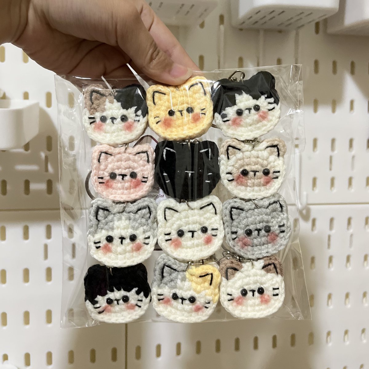 ur___enough's tweet image. ada kucing kucing imuttt🤏🏻✨