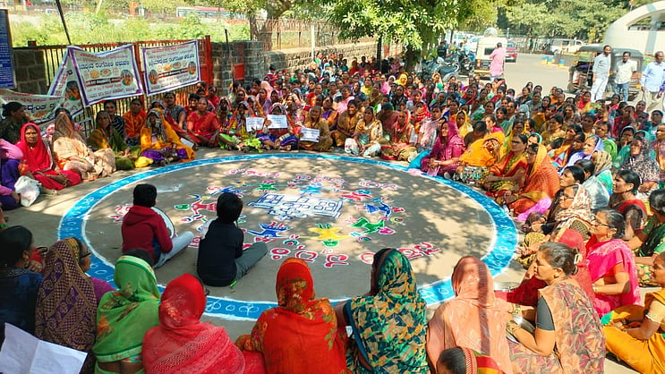Janavedike_KJC's tweet photo. This is a huge success by Bijapura protestors who have been protesting for more than 100 days resisting handing over of the district hospital to a private medical college. Now the government has promised a government medical college there. Congratulations

https://t.co/v9pEFH5gCP https://t.co/MffcHcnzuT