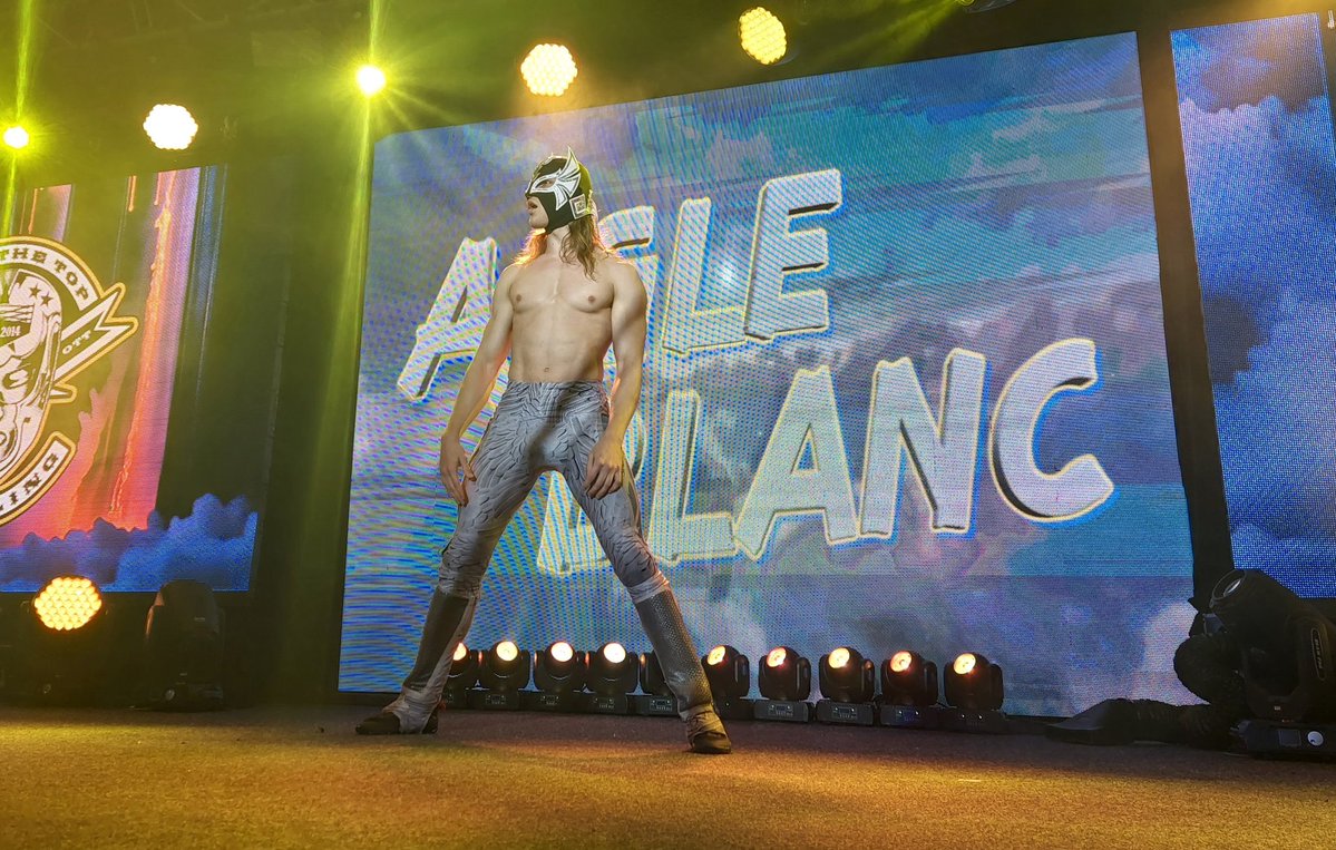 SecondRowCF's tweet image. Ohh @WWENXT fans, what a treat they are getting. Appreciate the gift of one of the most brilliant wrestlers to come out of a hot European scene. ❤️