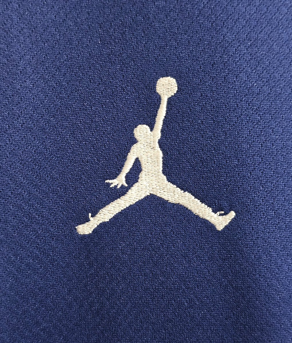 VsKitCorner's tweet image. 🇫🇷 For Sale!

Official Paris Saint-Germain 2024/25 Fourth shirt.

Large. 

Brand New With Tags!

£125.

#PSG #UCL