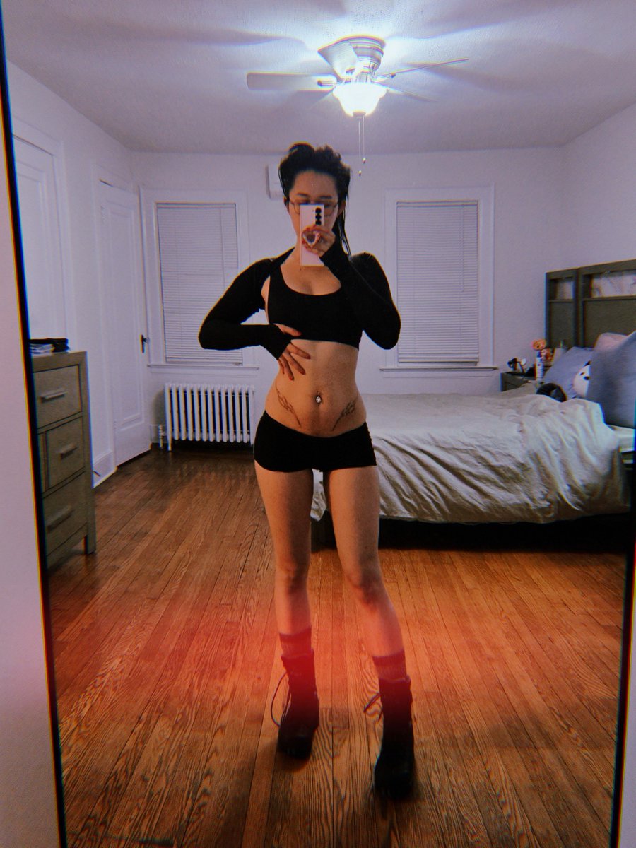 conniehanjazz's tweet image. Pledge to le Patreon.com/echtzeitklavier and follow me at my new IG Instagram com/echtzeit_klavier for more sick fits #CombatBoots #SciFiBabes #Compression #FunctionAndDesign #Meshuggah