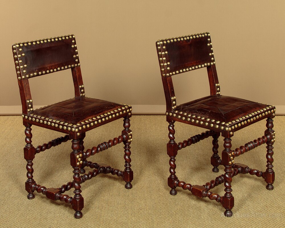 antiques_atlas's tweet image. For SALE on Antiques Atlas we have this
Set of Four Oak &amp;amp; Leather Dining Chairs c.1920 antiques-atlas.com/antique/set_of… Note we ALSO  have a matching pair of armchairs sold separately. 🪑
From @CollingeAntique #antiquefurniture #Antique #antiquechair #antiquechairs