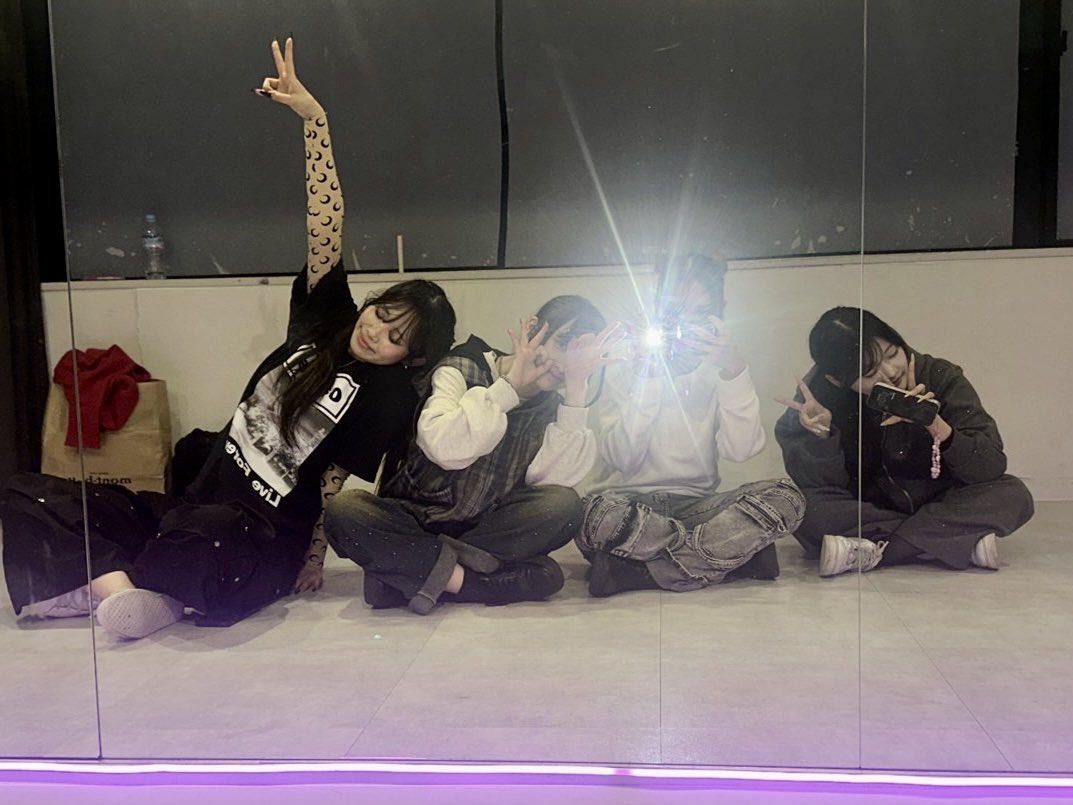 _VIOLAVIE's tweet photo. ／
 ラストワンマンまであと2日!!
＼

明後日に迫ったラストワンマン！
ワクワクもドキドキも貴方に！🌠

『LAST ONEMAN LIVE「SPARKLE」』
📍表参道GROUND
日付｜1月10日(土)
開場/開演｜18:30/19:00
🎟️ https://t.co/X02YKS7CXM

#VIOLAVIE #SPARKLE #VIOLAVIE0110 https://t.co/pH8XT2XiOa