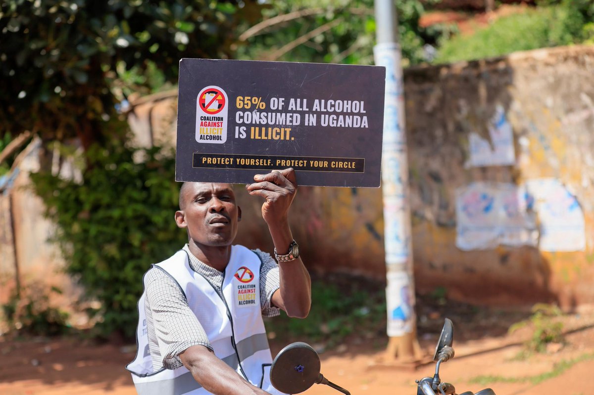 GyozlynB's tweet image. The Coalition Against Illicit Alcohol Uganda Chapter is on  ground in  Jinja today educating communities about the risks.
Illicit alcohol makes up 65% of Uganda's drinks. Know what you're consuming!.
#ProtectYourself #ProtectYourCircle .